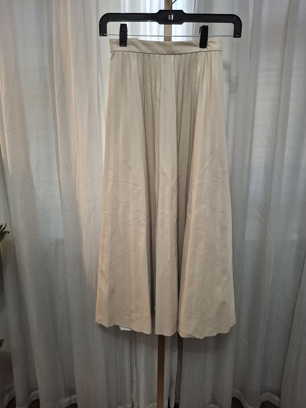 Ann Taylor Cream Pleated Maxi Skirt